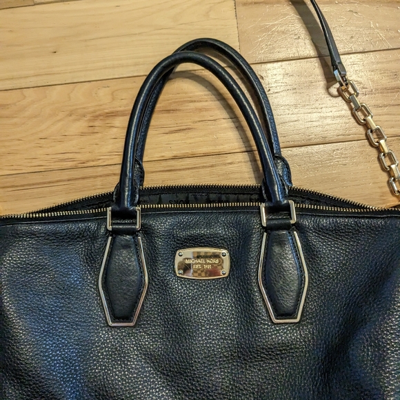 Michael kors purse - Picture 4 of 11